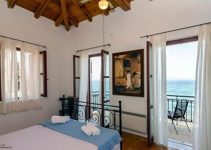 Waveside Sanctuary - Luxurious Seastone Avía