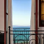 Waveside Sanctuary - Luxurious Seastone Holiday home