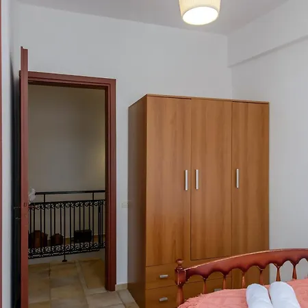 Waveside Sanctuary - Luxurious Seastone Holiday home *