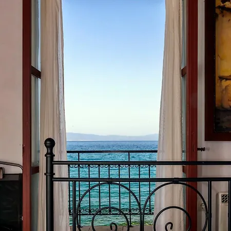 Waveside Sanctuary - Luxurious Seastone Semesterbostad