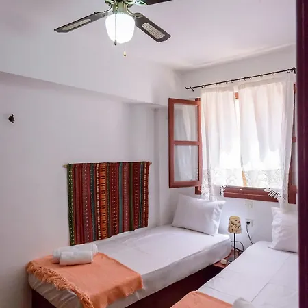 Waveside Sanctuary - Luxurious Seastone Semesterbostad