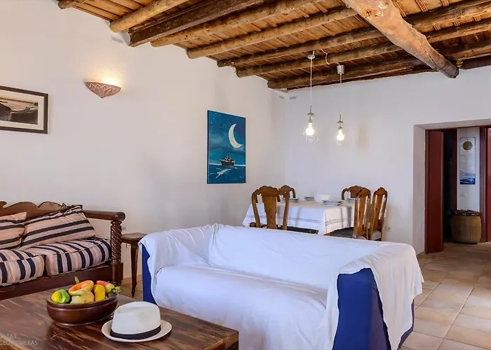 Prázdninový dům Waveside Sanctuary - Luxurious Seastone *